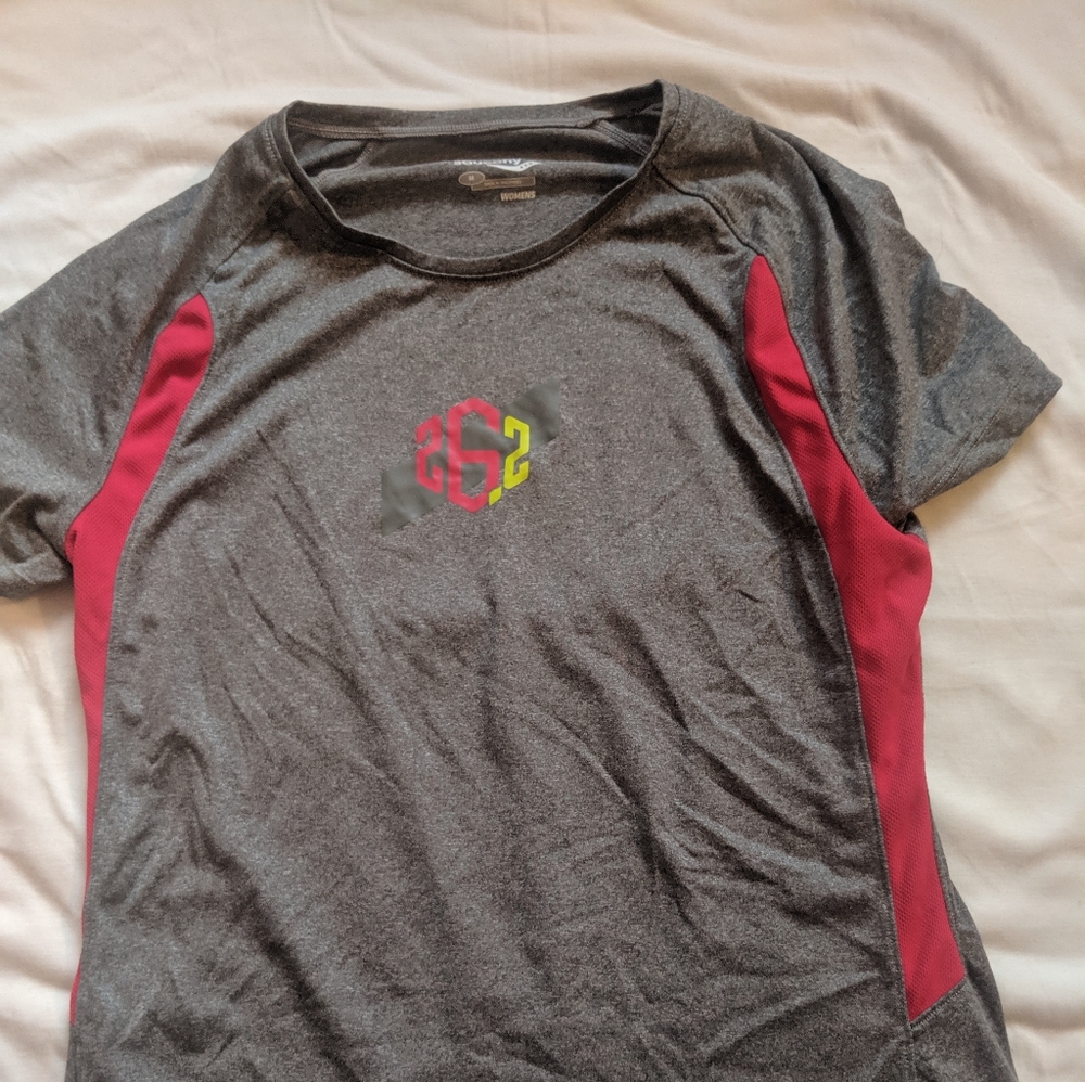 Short sleeve workout t shirt Medium